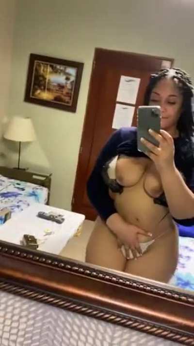 Godddamn she thiccc