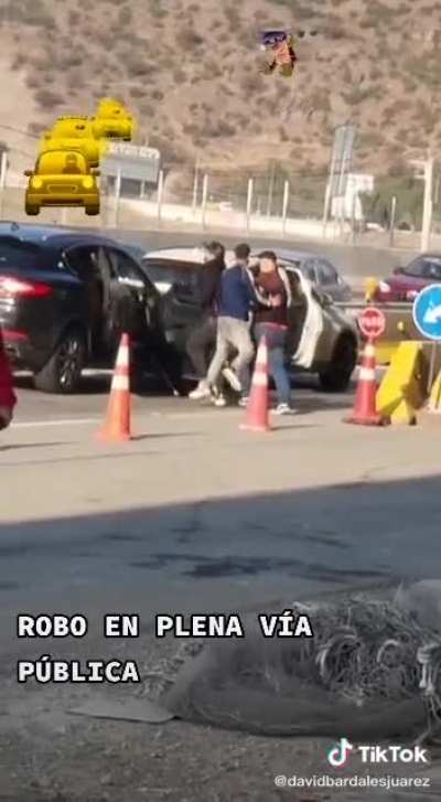 Robbery in the middle of the road