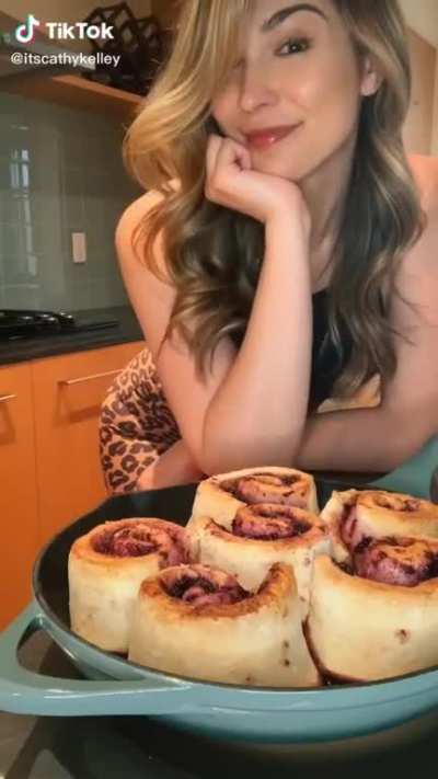 Cathy Kelley and her good buns