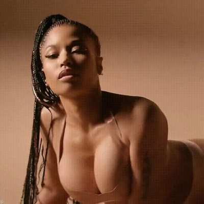 Nicki Minaj&rsquo;s tits are incredible