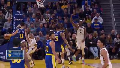 [Highlight] Andrew Nembhard hits the step back three and even Steph thought it was nasty