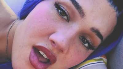 cant resist her charme