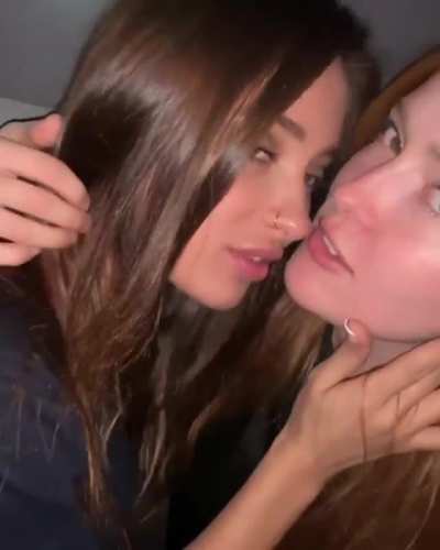 Liya kissing Jia