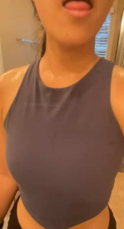 PSA: My free Valentine's Day masturbation video is still free to see for OF &amp;amp; Fansly subscribers!
