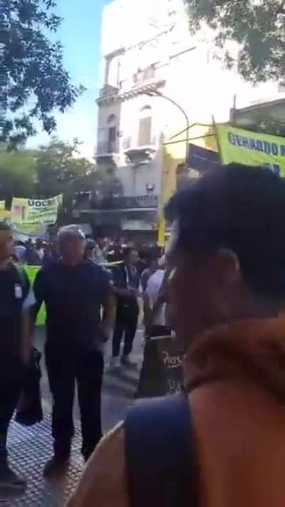 UOCRA salió a marchar A FAVOR de la Ley de Glaciares que impulsó Javier Milei: generará 17.000 puestos de trabajo