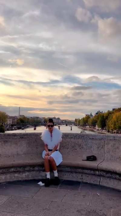 Tuba B&uuml;y&uuml;k&uuml;st&uuml;n Paris