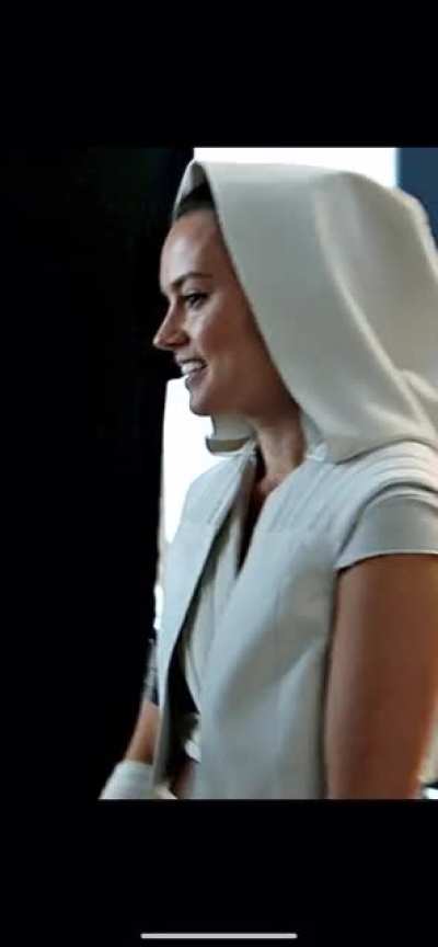 Daisy in unused alternate outfit for her scenes as Rey on &ldquo;Ahch-to&rdquo; in TROS