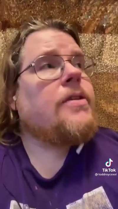 Guy doesn&rsquo;t like trans people..