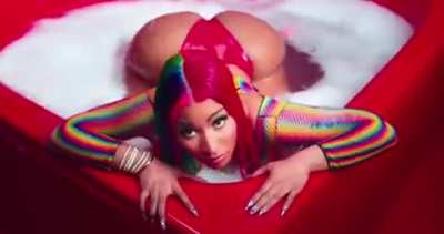 Twerking her big juicy ass