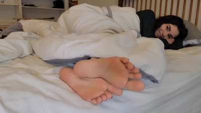If I was your girlfriend, I would stay in bed all day and tease you with my feet