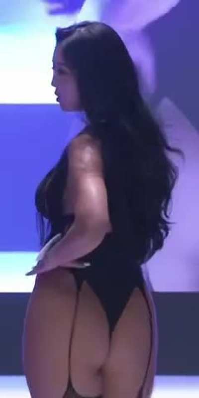 MAXIM Catwalk