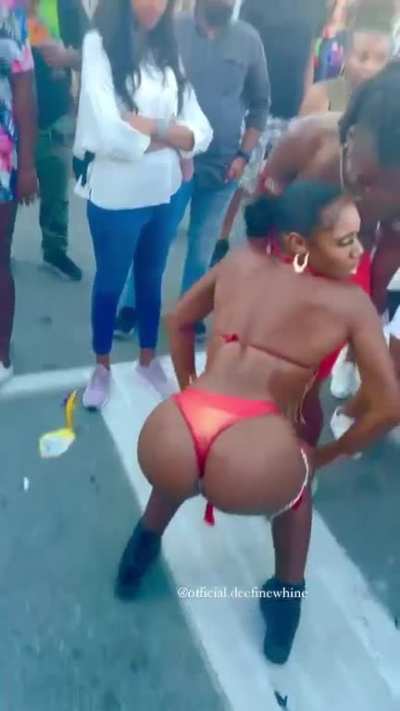 Getting down in Toronto 🔥 (@official.deefinewhine)