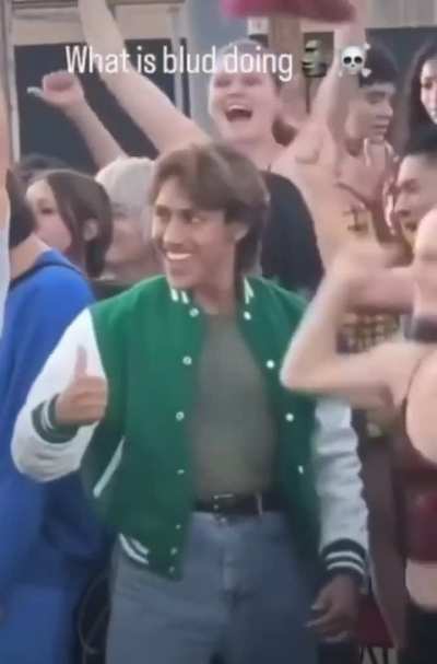 When you&rsquo;re an extra in an 80s high school film with main character energy!!