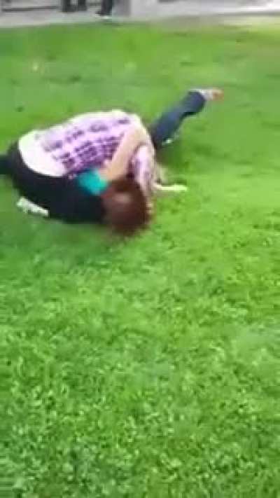 Re: Vid request: fight winner shows bloody face of victim to crowd