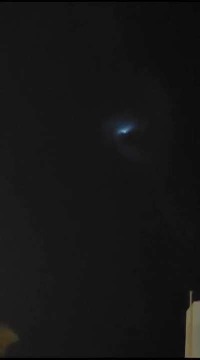 Chicas filmaron un espiral misterioso en el cielo de San Carlos de Bolívar