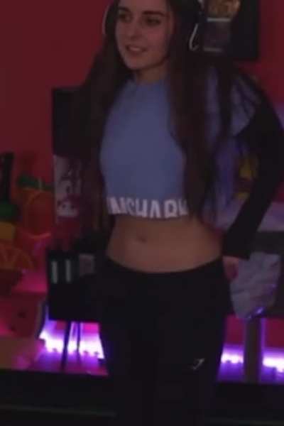 Ik you can&rsquo;t see anything still find this hot though