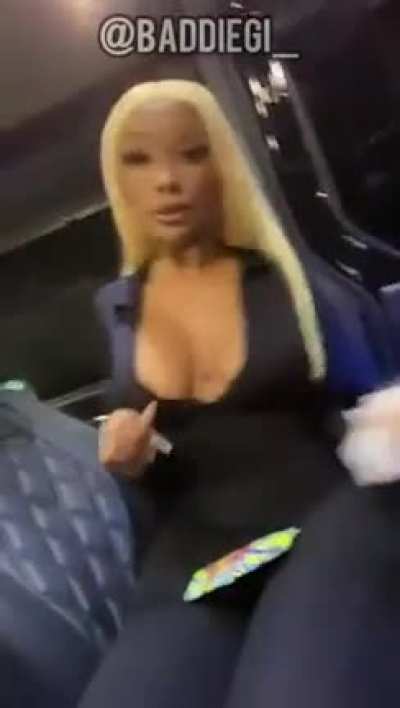BaddieGi IG Live