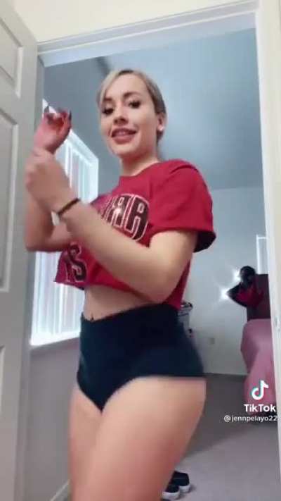 Pretty girl workin&rsquo; it