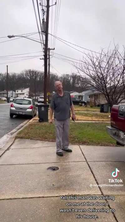 Neighbor has a meltdown on Amazon driver