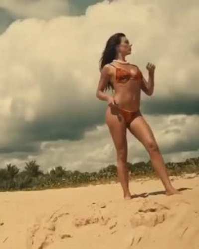 Isis Valverde