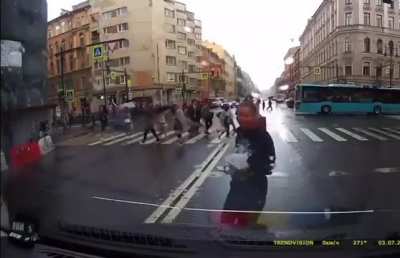 Here's how you say thanks for avoiding a traffic incident