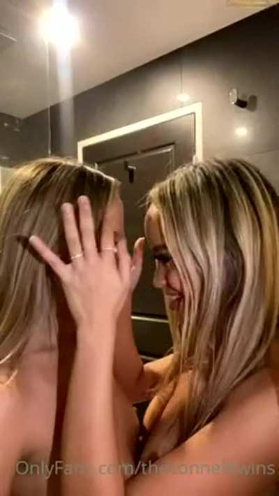 TWINS👭 GIRLS✌️✌️🔥 Links in comments 👇🏻🔥