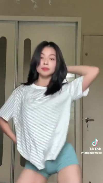 Move them sexy hips🍑🥵