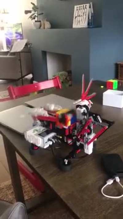 I don&rsquo;t have mustard, or wear dresses and skirts, but I made a lego robot that solves the Rubik&rsquo;s cube
