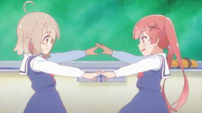 Cute Double Handhold