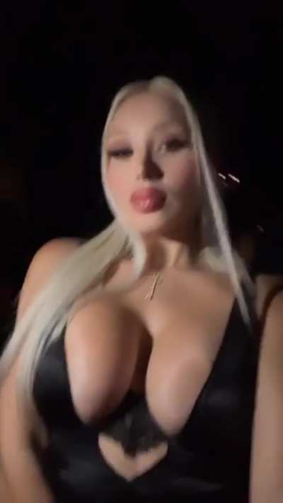 Hi