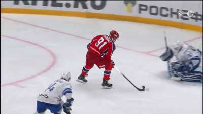 Dutch Daniel Sprong scored his first goal in the KHL