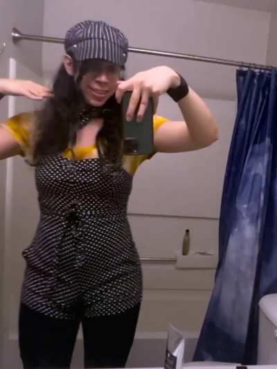 My figure in this outfit is kind of unbelievable tho, ngl... Watch dem hips wiggle!! 😄