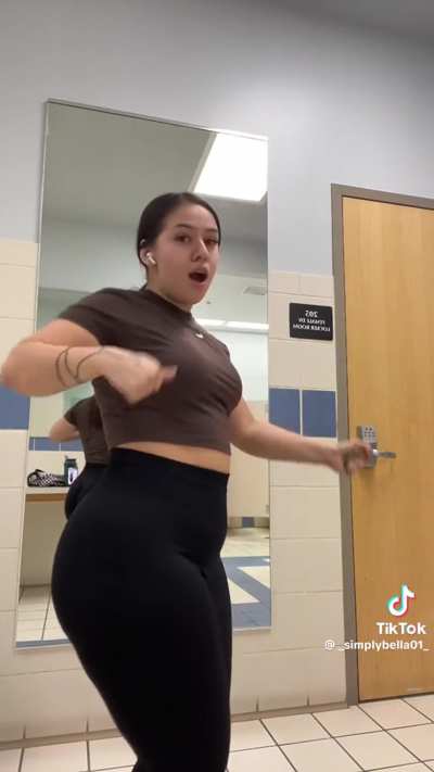 @simplybella01_