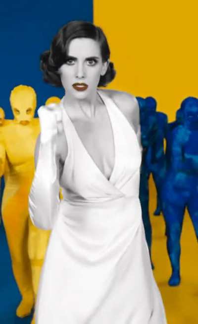 Marching jiggles in Beck's "Colors" music video (2017)