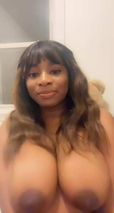 Jiggly tiddies