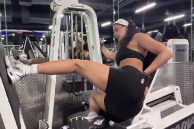 Baddie Working out🫧🍑