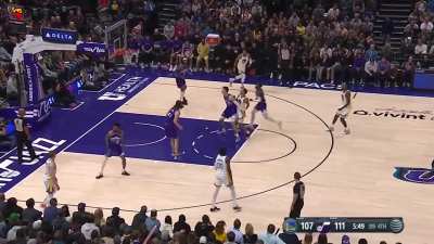 [Highlight] Jordan Poole with the sky-high teardrop from the free throw line