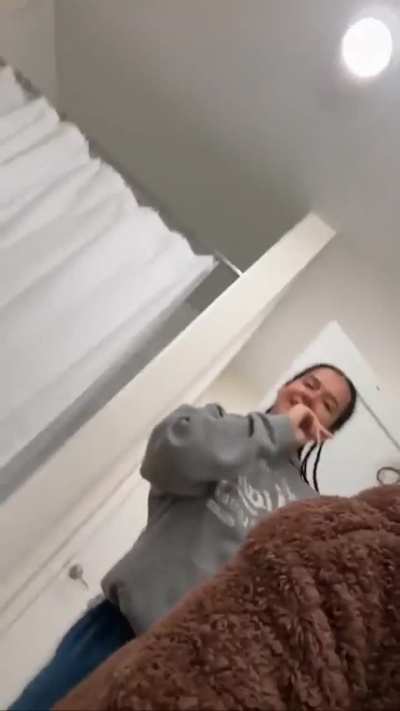 Getting hump by her best friend 😍😍