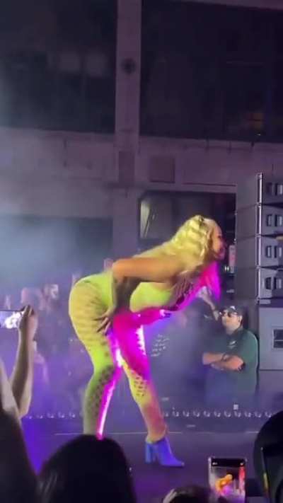 Iggy got it fr😩