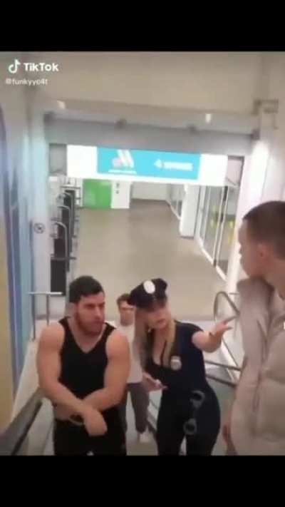 bodybuilder shows off his huge piece