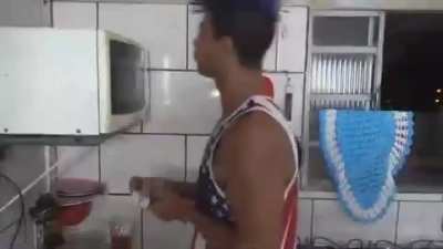 (imagine o orochi falando)zoio voce esqueceu de tomar o rem&eacute;dio