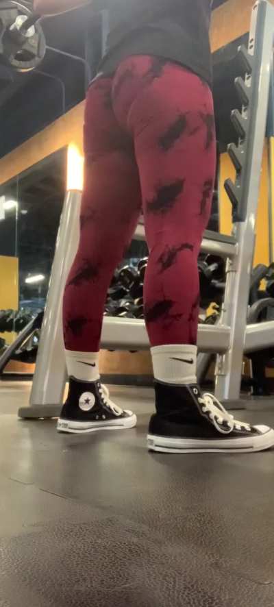 Squat x chucks 