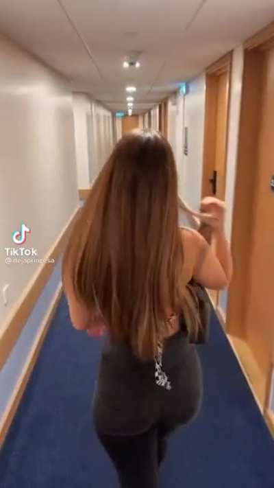 Juicy ass on ripe thot