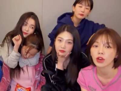 Red Velvet kills their maknae on a livestream