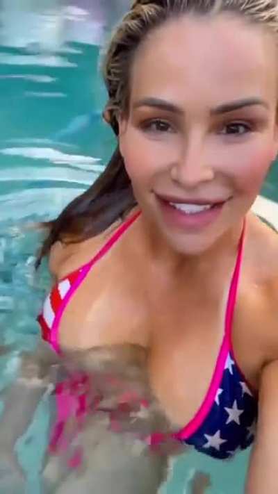 Natalya: Bikini (Video)