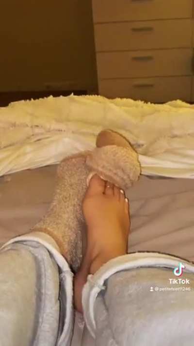 🦋👣