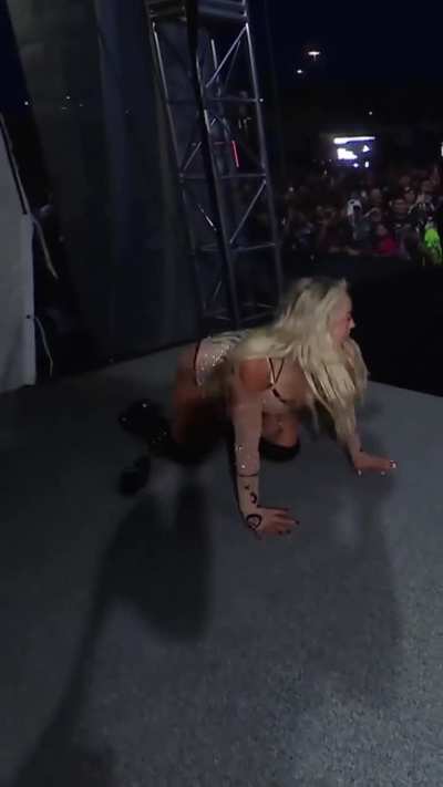 Liv Morgan Dancing on all fours with her usual charm 😍😍😍 ICONIC