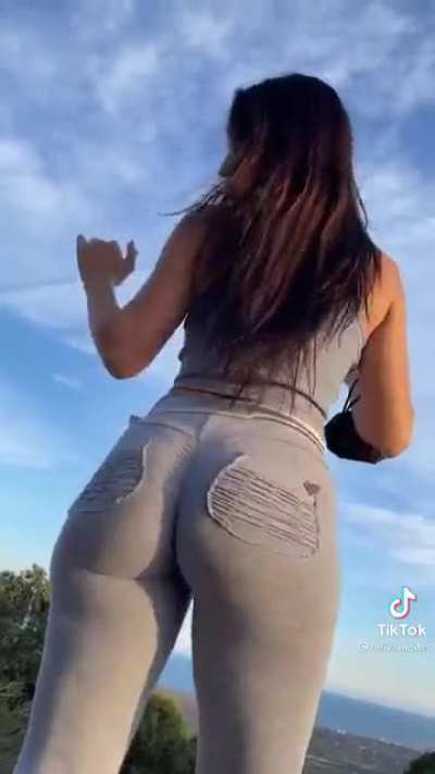 The jiggle 🍑