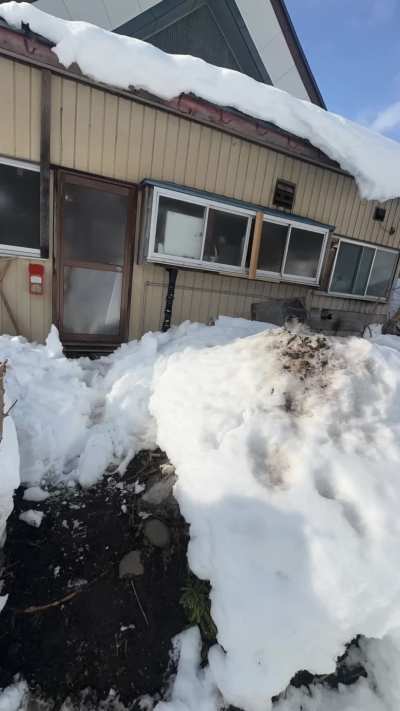 Warm Day Latex Snow Shoveling Timelapse &mdash; Heavy, Wet Snow and Sweat-Filled Rubber Struggle