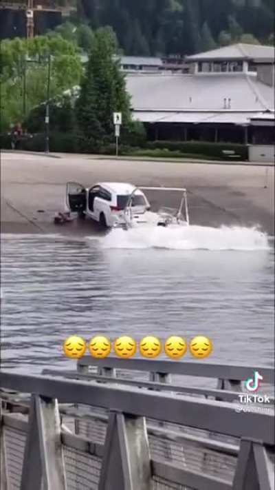 Boat launch fail almost gets a man seriously hurt